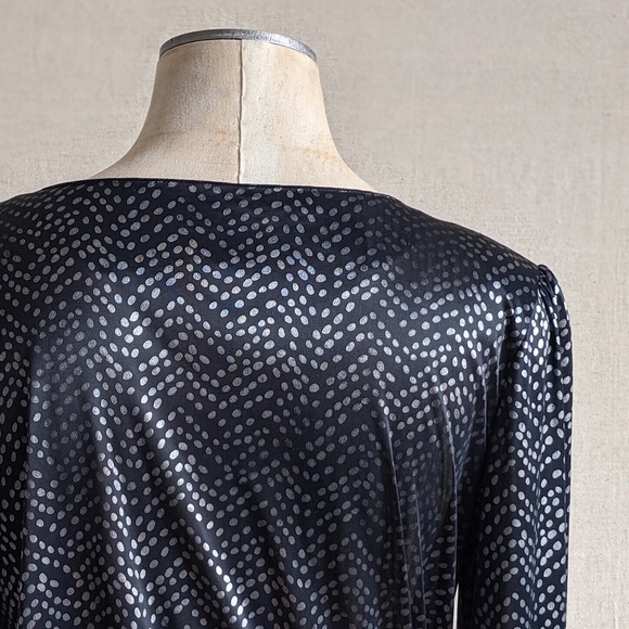 Vintage Judy Bond Black and Silver Top with jersey Cuffs and Puff Sleeves - Picture 4 of 9